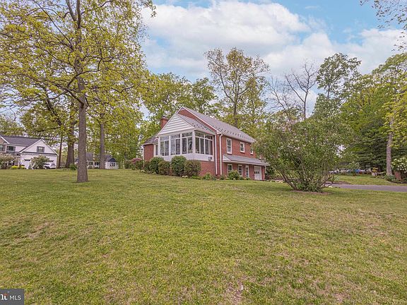 5th image of 903 N Ridge Rd