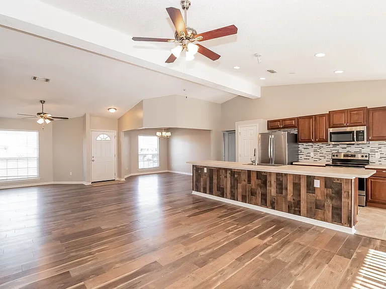 8448 Pikes Peak Dr N — Photo 3