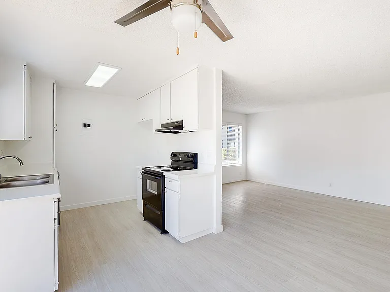 Saddleback Ranch Apartments — Photo 29