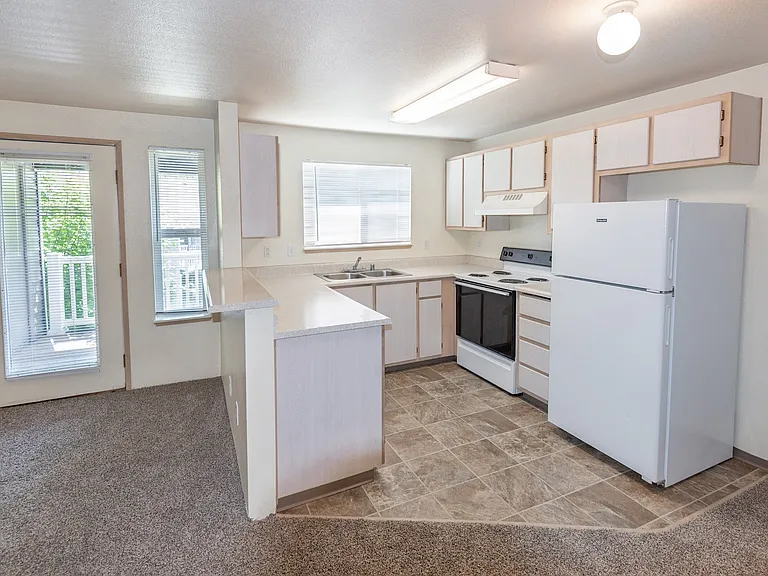 Black Lake Apartments — Photo 21