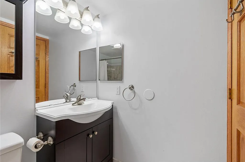 78 10th Street East - 2303 — Photo 3