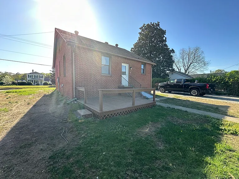 8172 Shady Grove Rd — Photo 2