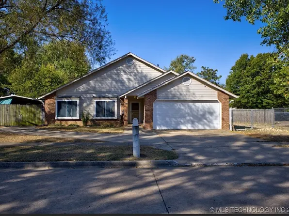 1708 N 28th St, Broken Arrow, OK 74014
