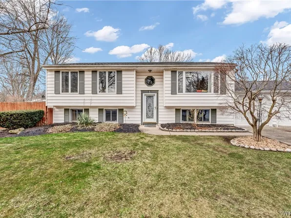 36 Altair Dr, Getzville, NY 14068