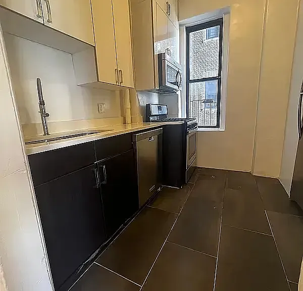 2586 Broadway #4C — Photo 3
