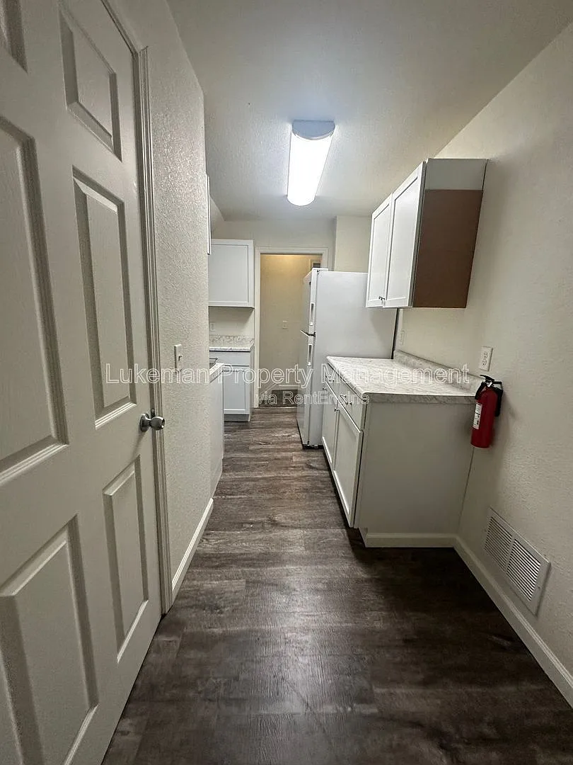 2 bed, 1.0 bath, $900 — Photo 4