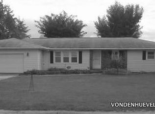 203 Warren St, Botkins, OH 45306