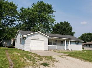 37 N Elizabeth St, Windsor, IL 61957