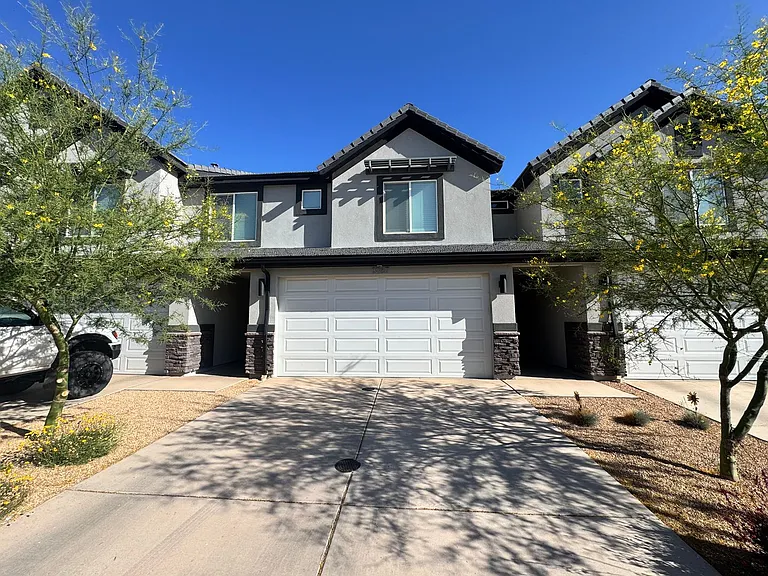 3267 E Labyrinth Point Cir — Photo 1