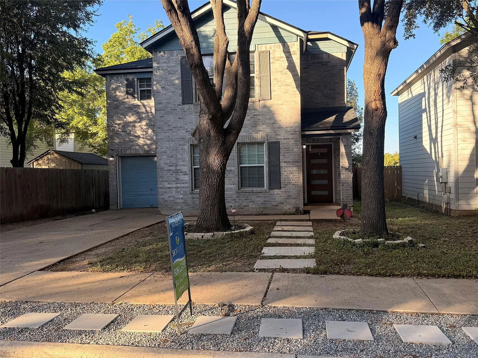 4 bed, 2.5 bath, 1660 sqft, $1,900 — Photo 2