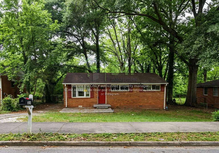 324 Macedonia Rd SE — Photo 2