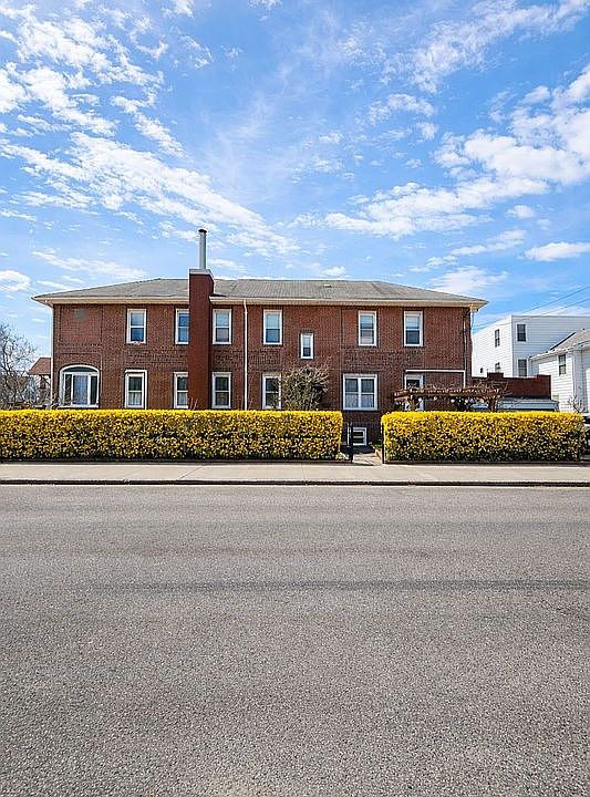 1st image of 3923 Avenue