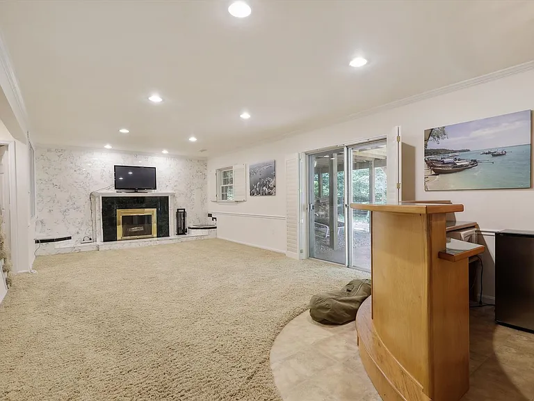 1397 Canterbury Way — Photo 33