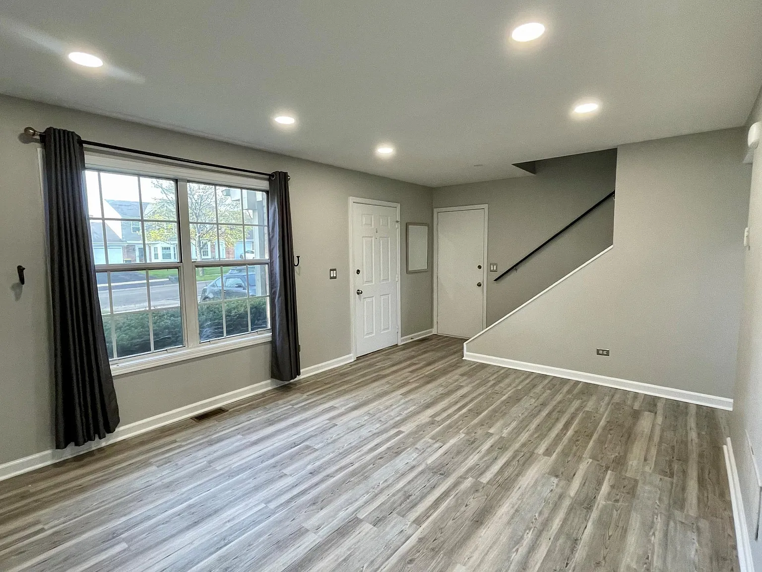 1316 Robin Dr photo 1