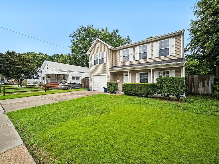 722 Dune St — Photo 2