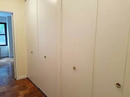 Rented by Manhattan Apartment Organization | media 29