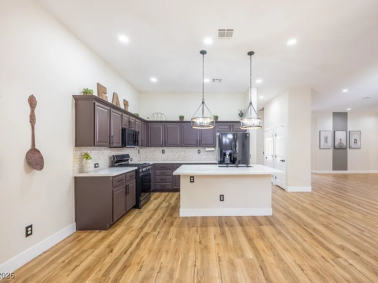 8217 Cabin Springs Ave — Photo 10