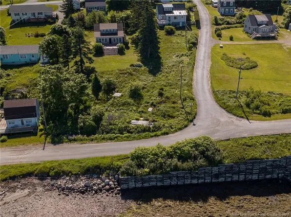 31 Cooks Point Rd, Campobello Island, NB E5E 1V3