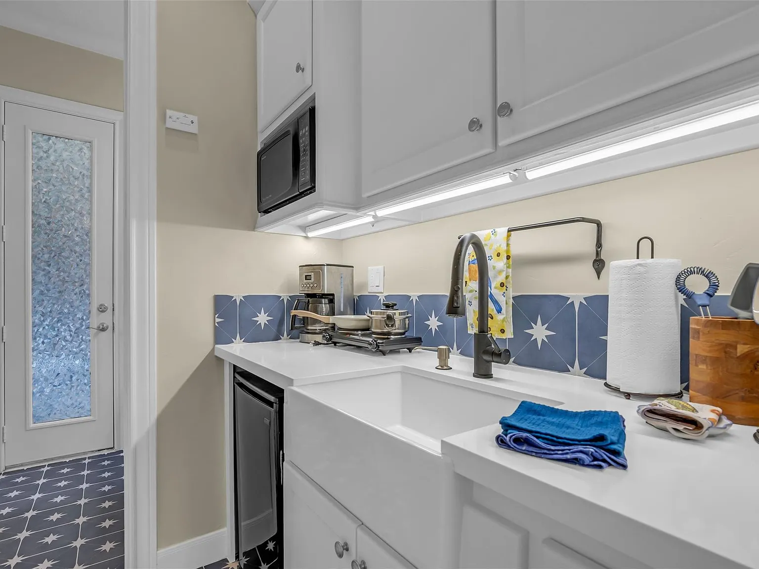 Studio, 1.0 bath, 200 sqft, $1,250 — Photo 3