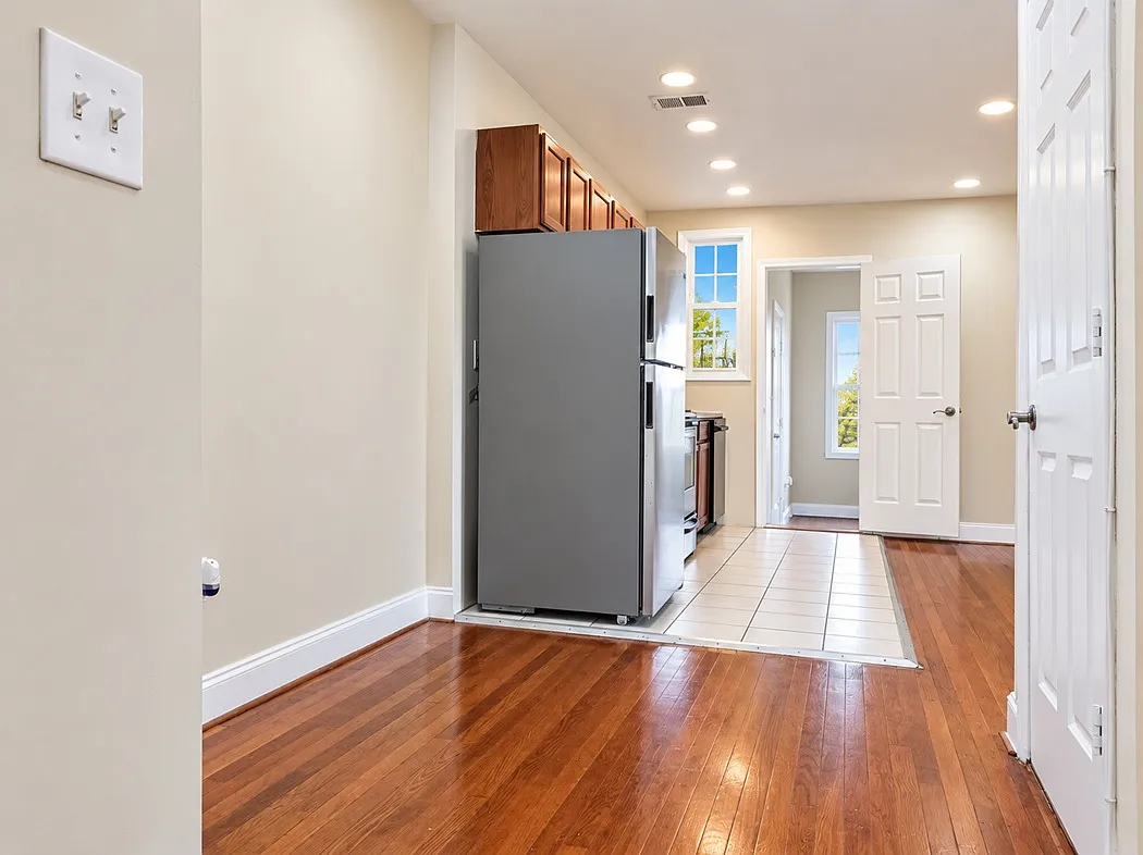 2 bed, 950 sqft, $2,197 — Photo 4