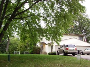 15318 Trillium Cir, Eden Prairie, MN 55344