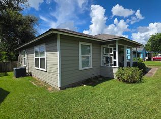 1208 Chevy Chase Dr, Angleton, TX 77515