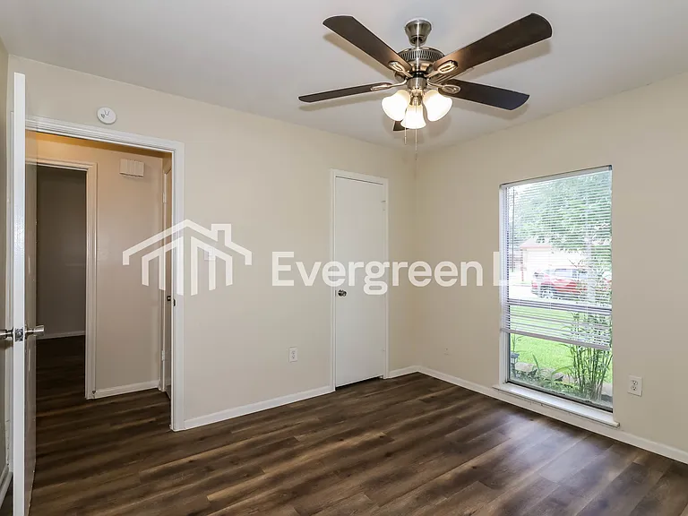 13439 Greenway Dr — Photo 12