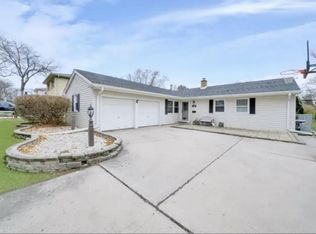 521 Hickory Dr, Itasca, IL 60143