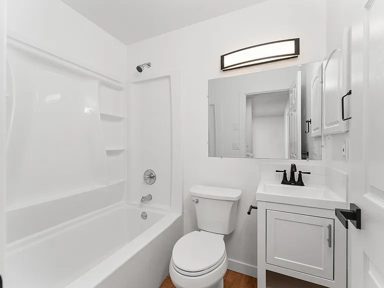 4208 E 17th St — Photo 5
