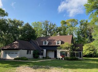 1380 E Bywater Ln, Fox Pt, WI 53217
