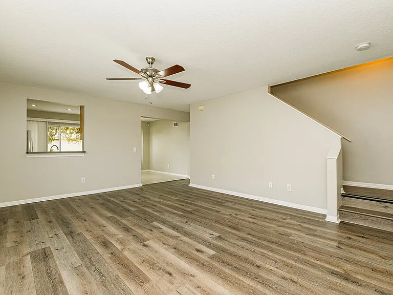 1818 Horsechestnut Ct — Photo 5