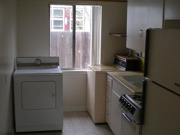 3rd image of 837 Coolidge Ave