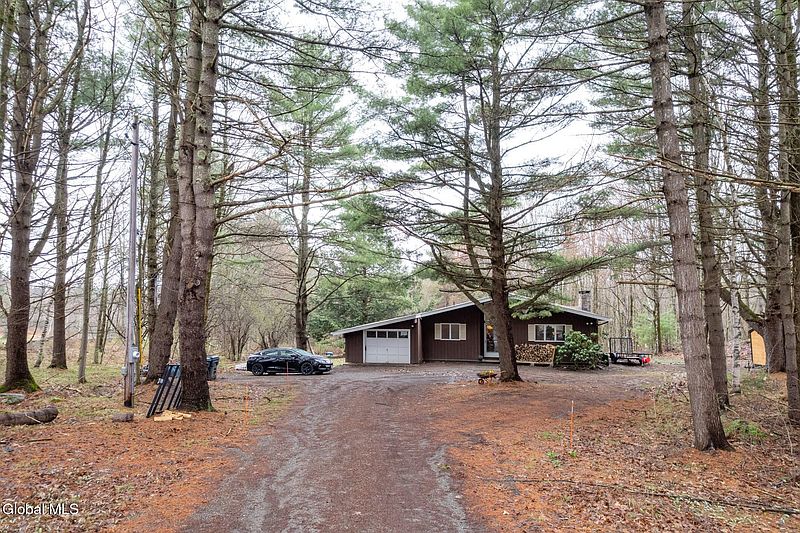 4th image of 421 Potter Hill Road