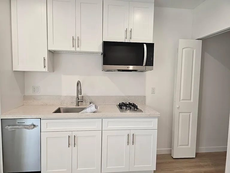 3721 Mentone Ave — Photo 4