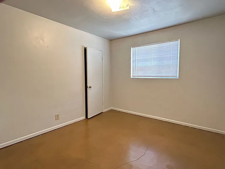 1014 W 17th Pl — Photo 14