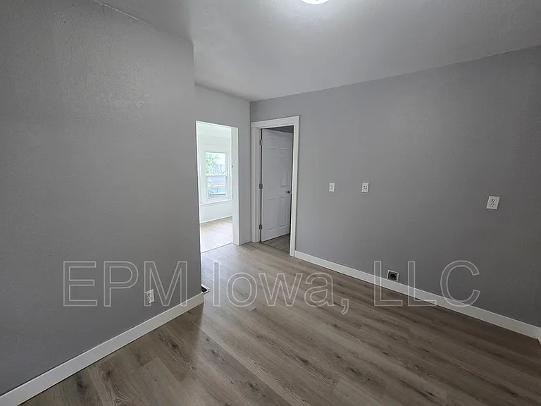 1527 4th Ave SE — Photo 32