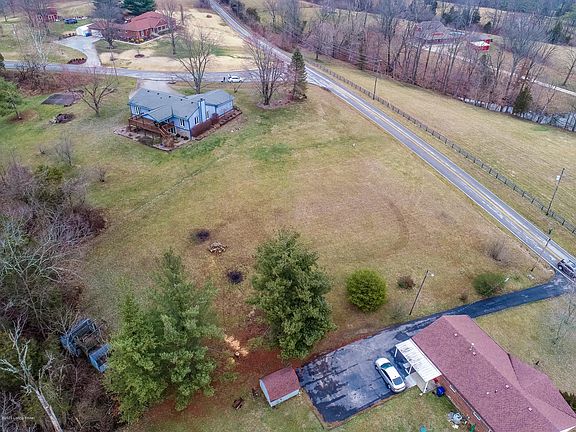 3rd image of 1722 W Moody Ln