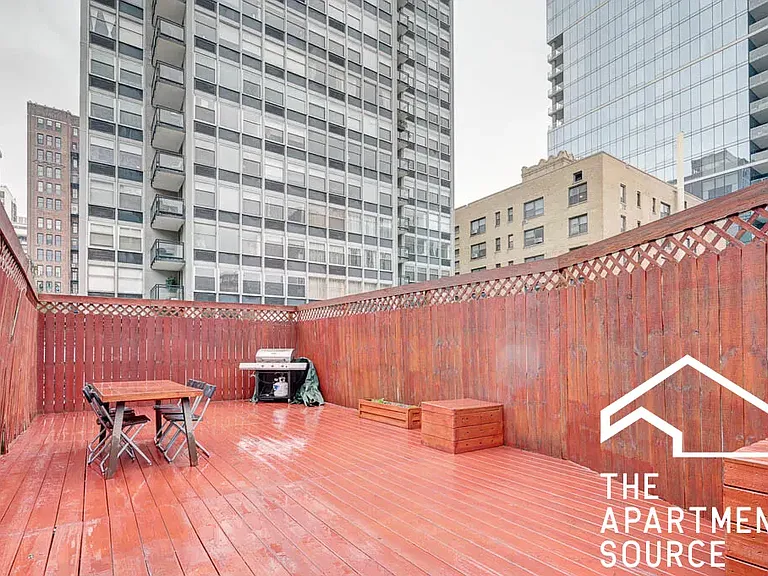 34 E Division St — Photo 12