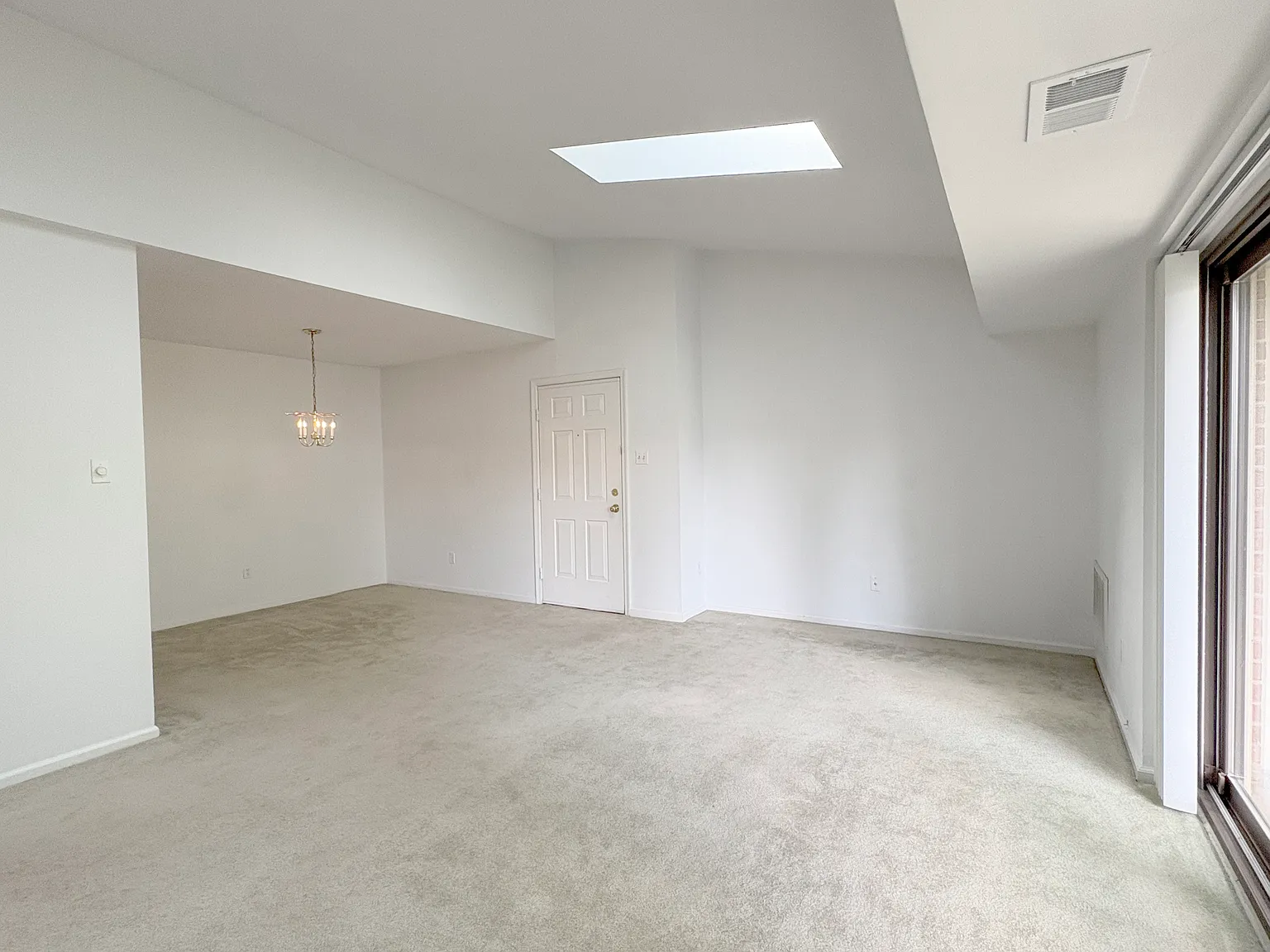2 bed, 1104 sqft, $1,995 — Photo 2