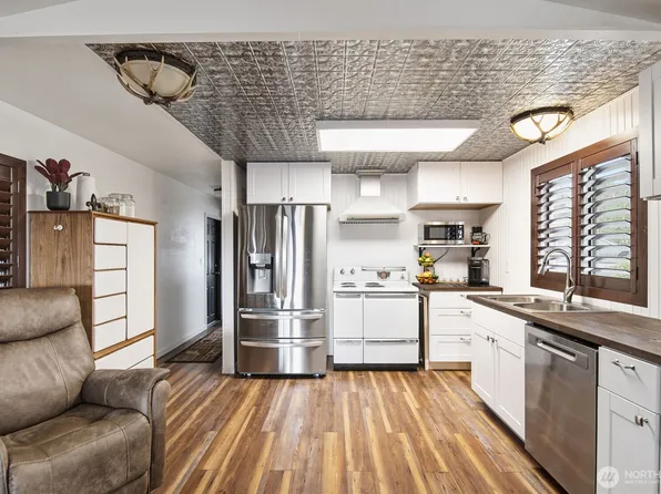 18289 E State Route 3 #20, Allyn, WA 98524