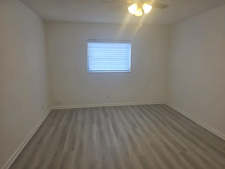 959 SE 2nd Ave #204 — Photo 9