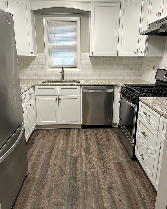 1st image of 403 Berkeley Woods Dr