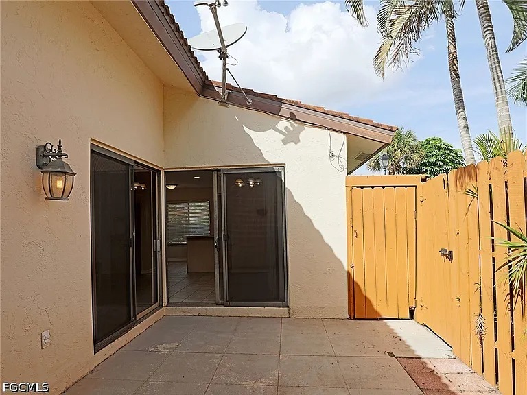 1420 Park Shore Cir #3 — Photo 17