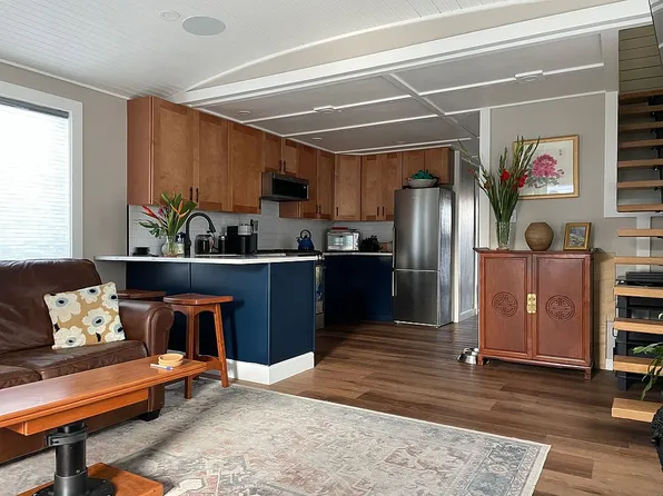 1 13th St #B, Charlestown, MA 02129