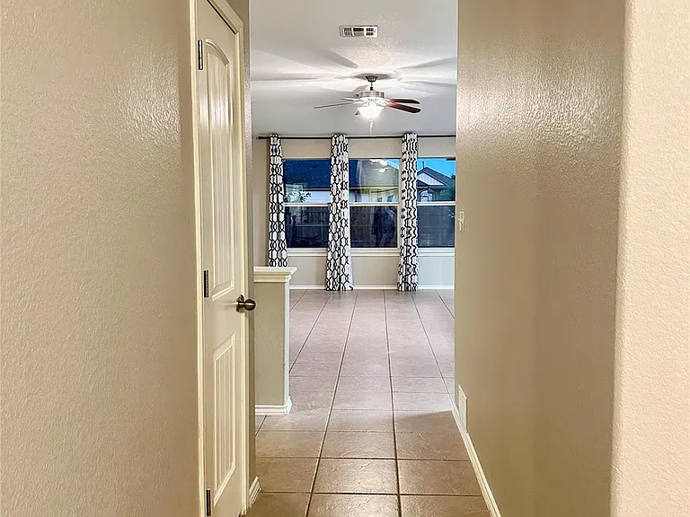 207 Dragon Ridge Rd — Photo 2