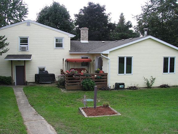 3rd image of 4431 River Bend Dr SW