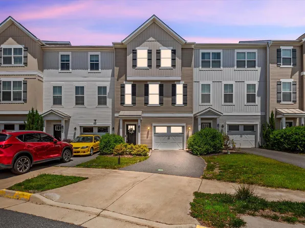 1506 Hudgins Farm Cir, Fredericksburg, VA 22408