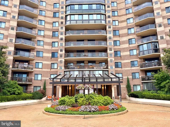 8370 Greensboro Dr APT 218, Mc Lean, VA 22102