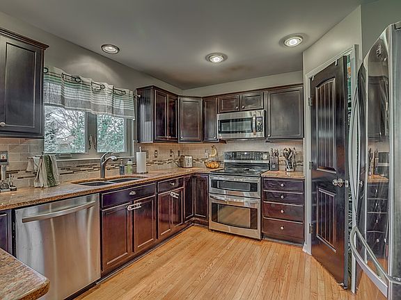 5th image of 909 Crossings Dr