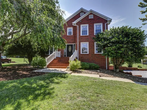 414 Meadows Dr, Forest, VA 24551